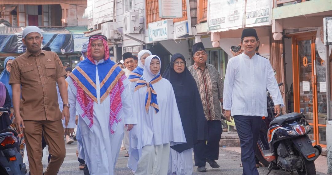 Wabup Anambas, Raja Bayu Sambut Haru Kedatangan Jamaah Haji di Tarempa