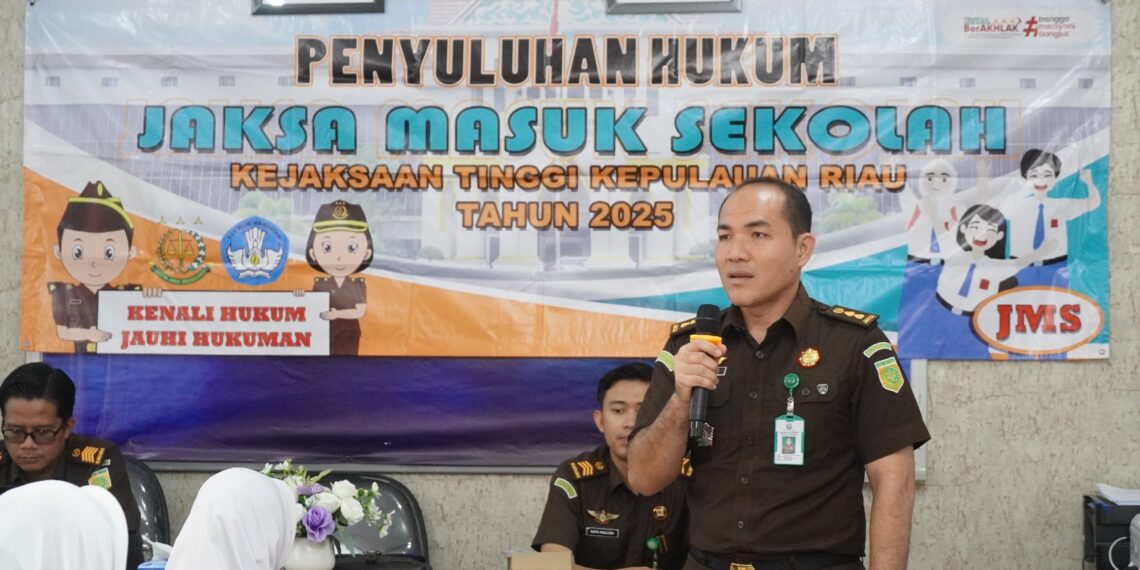 Kejati Kepri Edukasi Siswa SMPN 16 Tanjungpinang Lewat Program JMS: Cegah Hoaks dan Cyberbullying