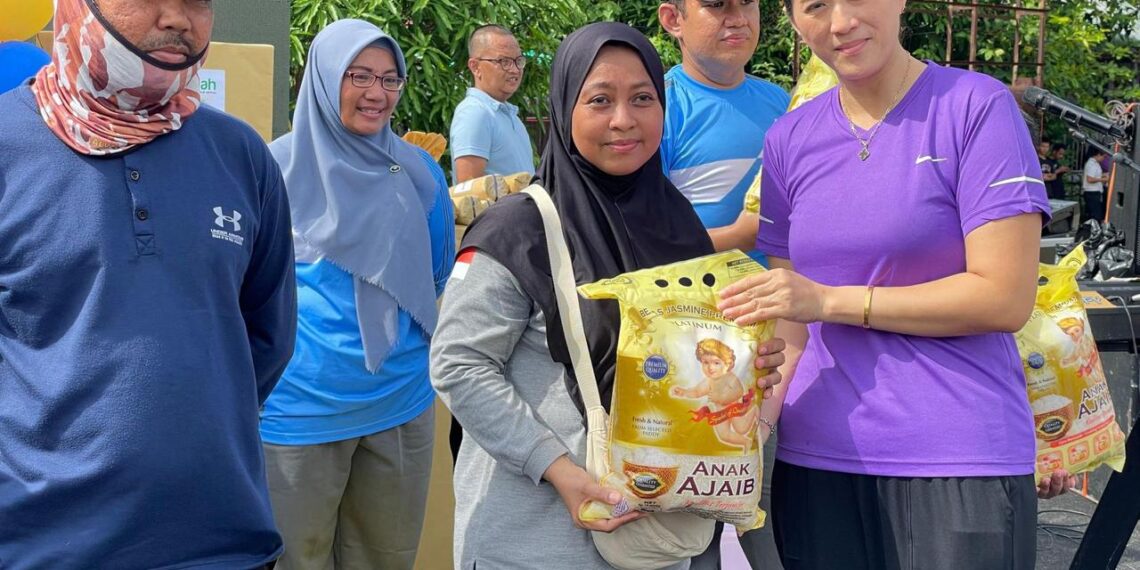 Dampingi Bupati Anambas Aneng buka acara Jalan Santai, Ny. Sinta Aneng Turut Menyumbang