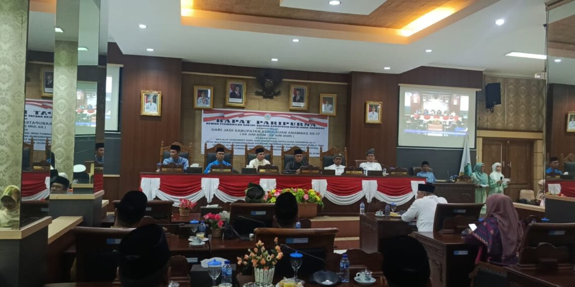 Rapat Paripurna Hari Jadi ke-17 Anambas, Ketua DPRD Soroti Tiga Fokus Pembangunan Daerah