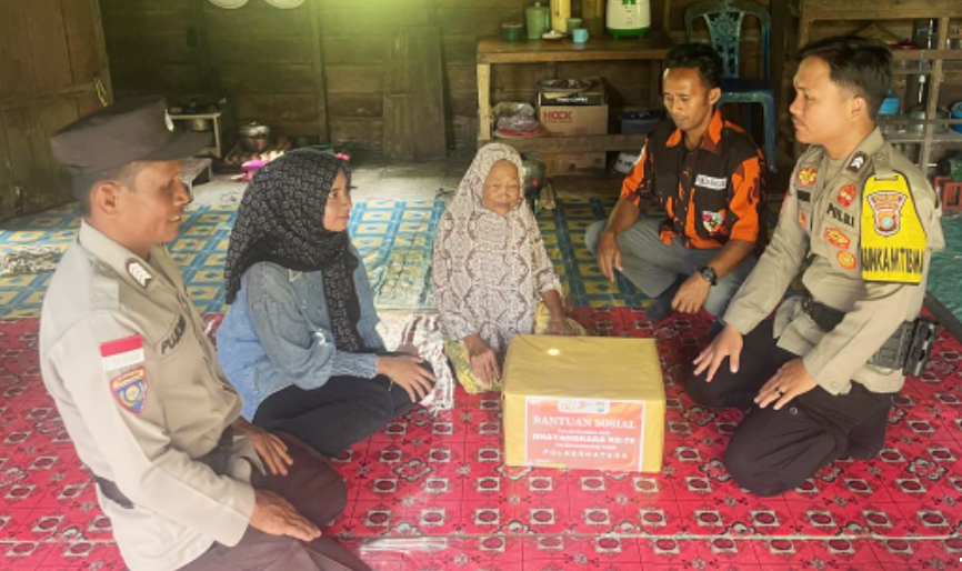 Polsek Bunguran Timur Berikan Bantuan Sosial untuk Peringatan Hari Bhayangkara ke-79