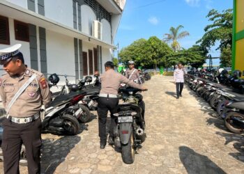 Razia Knalpot Brong di SMAN 5 Tanjungpinang, Petugas Berikan Edukasi Keselamatan Lalu Lintas