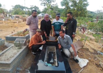 Penuh Haru, PWI Kepri dan PWI Batam Ziarahi Makam Sahabat Sejawat