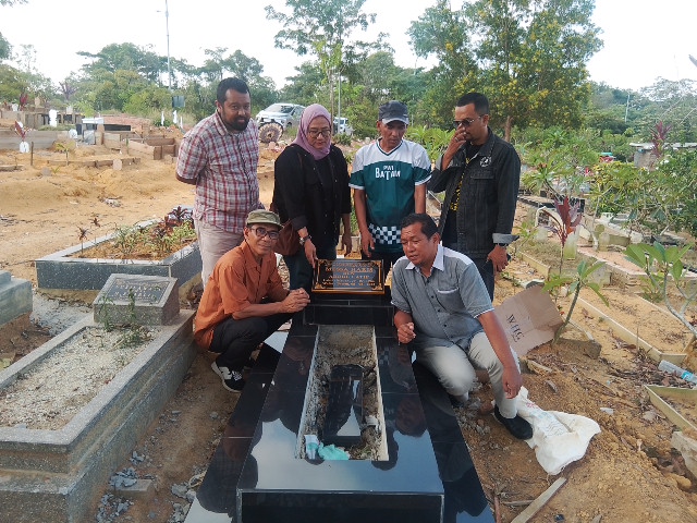 Penuh Haru, PWI Kepri dan PWI Batam Ziarahi Makam Sahabat Sejawat