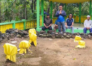 Ziarah Makam Keramat di Kure Siantan, Bupati Anambas Aneng Panjatkan Doa