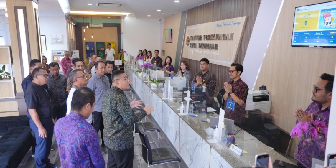 Tinjau Kantah Kota Denpasar, Wamen ATR/Waka BPN Tekankan Pentingnya Budaya Melayani