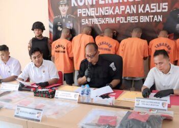 Polres Bintan Amankan Empat Orang Pria yang Asyik Bermain Judi