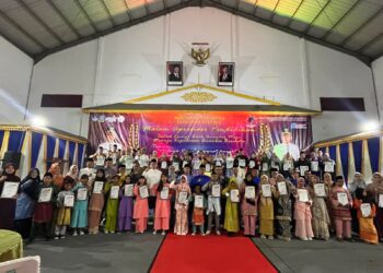 Aryadi, Kades Mubur Dapatkan Penghargaan di malam Anugrah Pendidikan