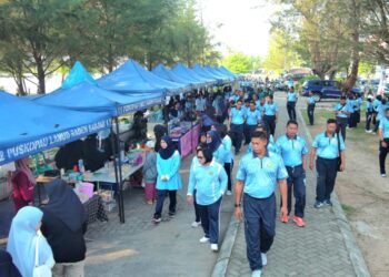 Lanud Raden Sadjad Gelar Bazar UMKM di Pantai Piwang Sambut Hari Bakti ke-78 TNI AU