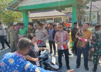 Semangat Nasionalisme Masih Perlu Didorong, Pemkab Anambas Bagikan 2.000 Bendera Merah Putih