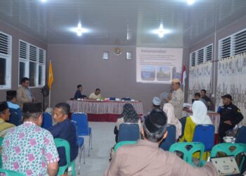 Dr. H. Amirudin, MPA saat menyampaikan presentasi hasil temuan penelitian