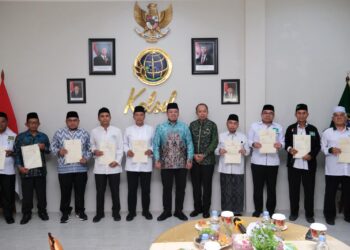 Serahkan 11 Sertipikat Tanah Wakaf untuk PCNU Kalimantan Selatan, Menteri Nusron Dorong Kolaborasi Lintas Organisasi Keagamaan