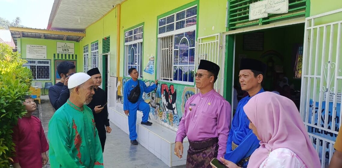 Bupati dan Wakil Bupati Anambas Tinjau Kondisi Sekolah di Kecamatan Siantan, Komitmen Perbaiki Sarana Pendidikan Secara Bertahap