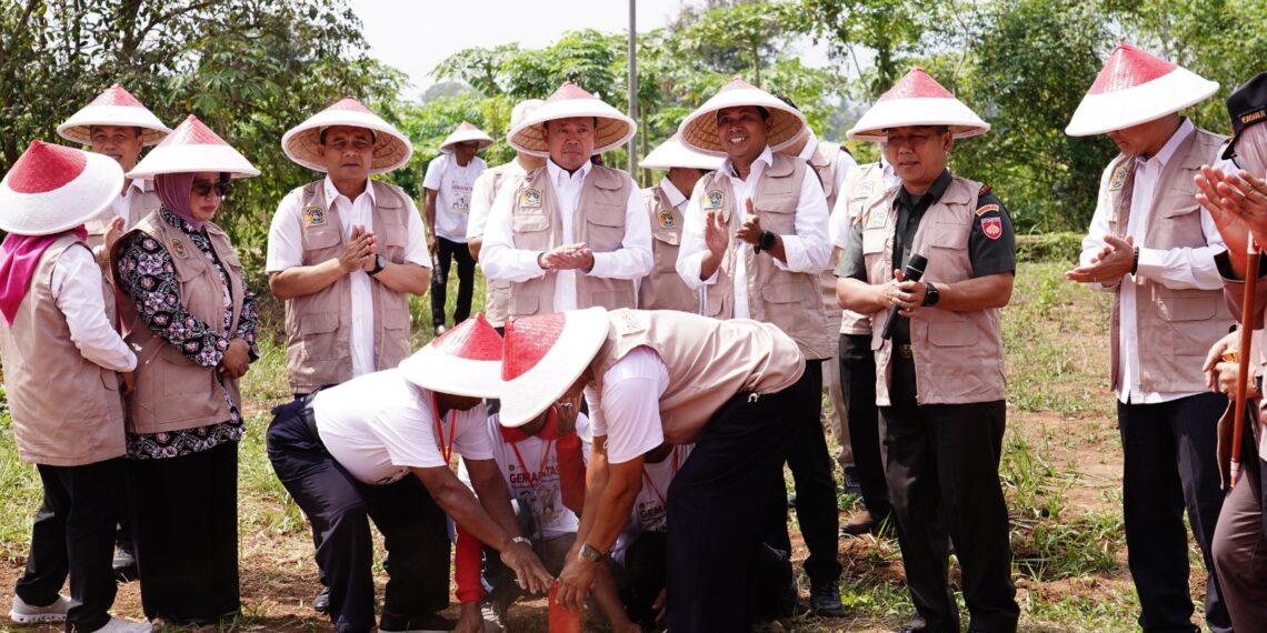 Di Momen Pencanangan GEMAPATAS 2025, Menteri Nusron : Semua Masyarakat Wajib Pasang Patok