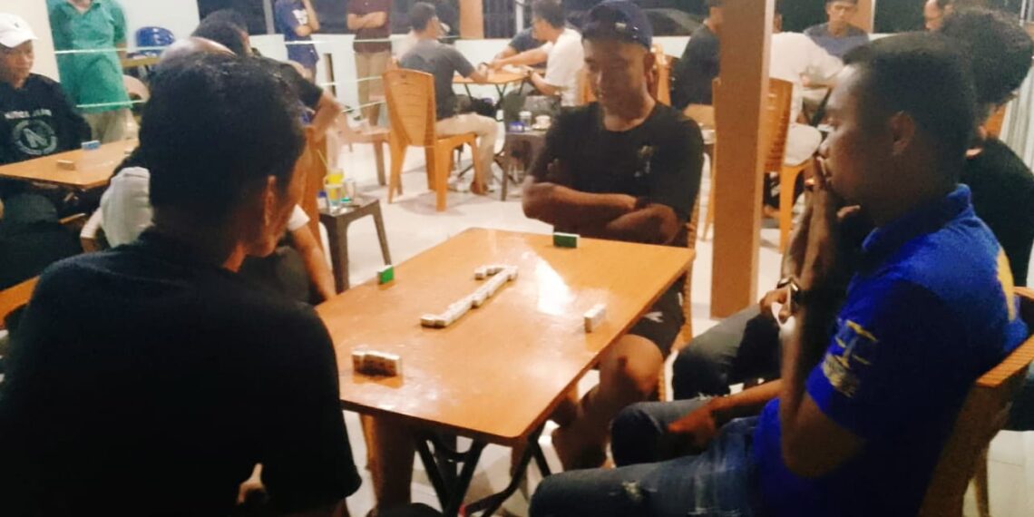 Pemuda Gelar Turnamen Domino di Warkop Uda Kasmir Sambut HUT RI ke-80