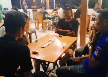Pemuda Gelar Turnamen Domino di Warkop Uda Kasmir Sambut HUT RI ke-80