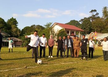 *Tendangan Perdana dan Pesan Sportivitas Bupati Aneng