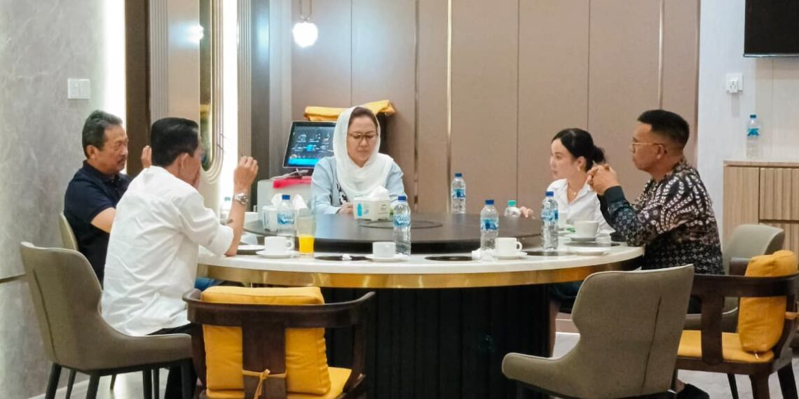 Menteri KKP dan Bupati Anambas serta Walikota Batam dan Wakil Walikota Batan dalam pertemuan