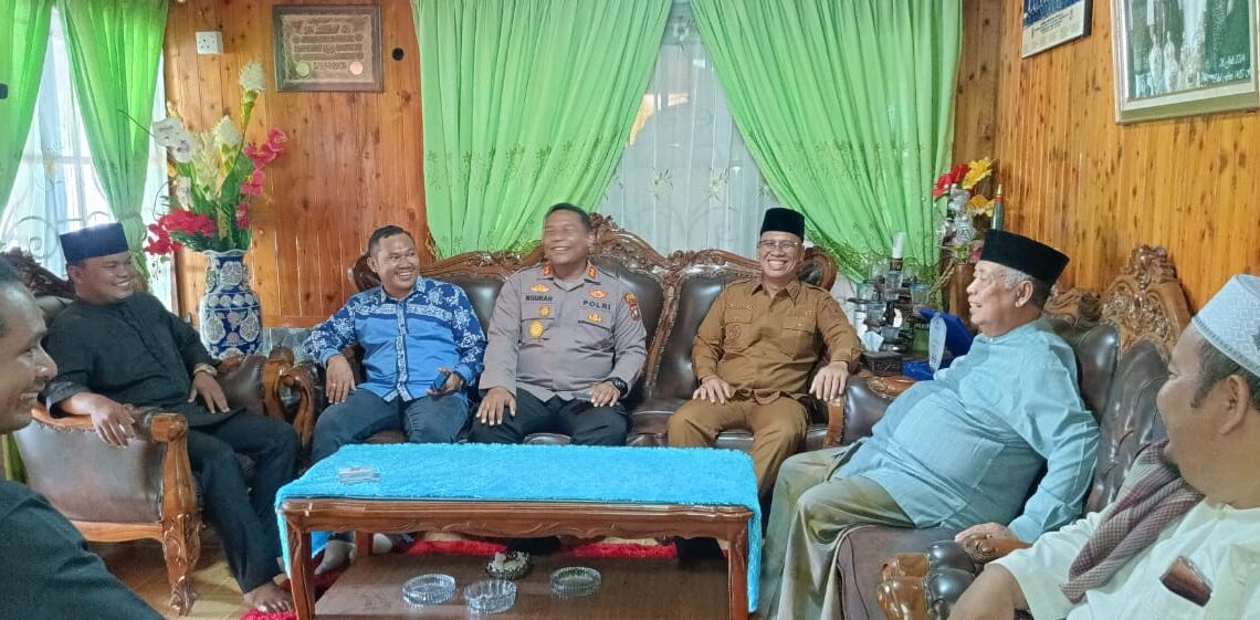 Foto : Bupati, Kapolres, tokoh Agama, Katua Kadin Anggota Pengurus LAM Anambas