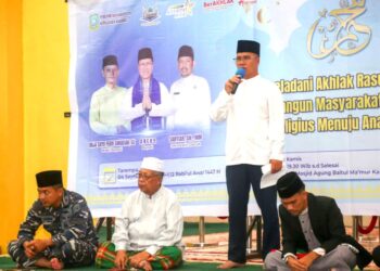 Bupati Anambas Aneng saat memberikan sambutan pada malam Maulid Nabi Muhammad SAW di Masjid Agung Baitul Ma'mur Tarempa kamis malam 4/9/2025.