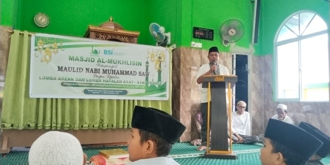 Lurah Tarempa Syamsir, SAp saat berikan Sambutan