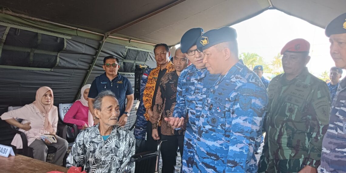 Trimatra TNI Gelar Pengobatan Massal dan Pemeriksaan Gratis di Desa Tapau, Semarakkan HUT ke-80 TNI