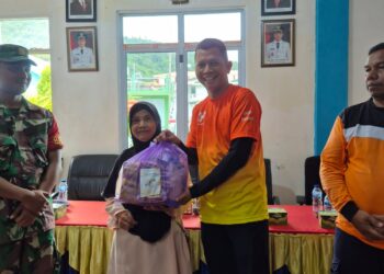 BPS Anambas Gandeng Kelurahan Tarempa, Salurkan 20 Paket Sembako