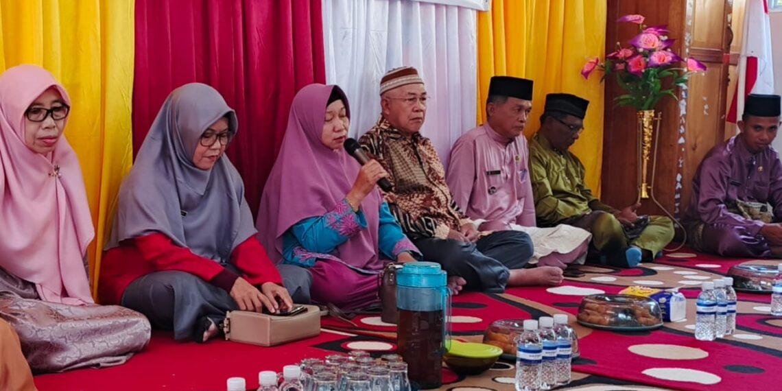 39 Tahun Mengabdi Menjadi Guru, Tangis Haru Warnai Purna Tugas Hardiati, Kepala Sekolah SDN 009 Landak