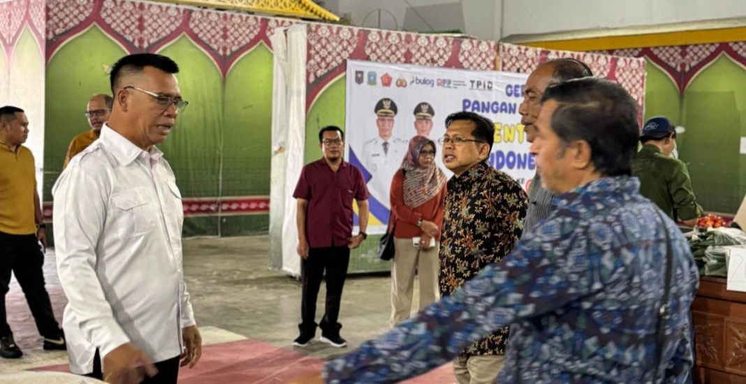 Bupati Anambas Resmikan Gerakan Pangan Murah di Tarempa