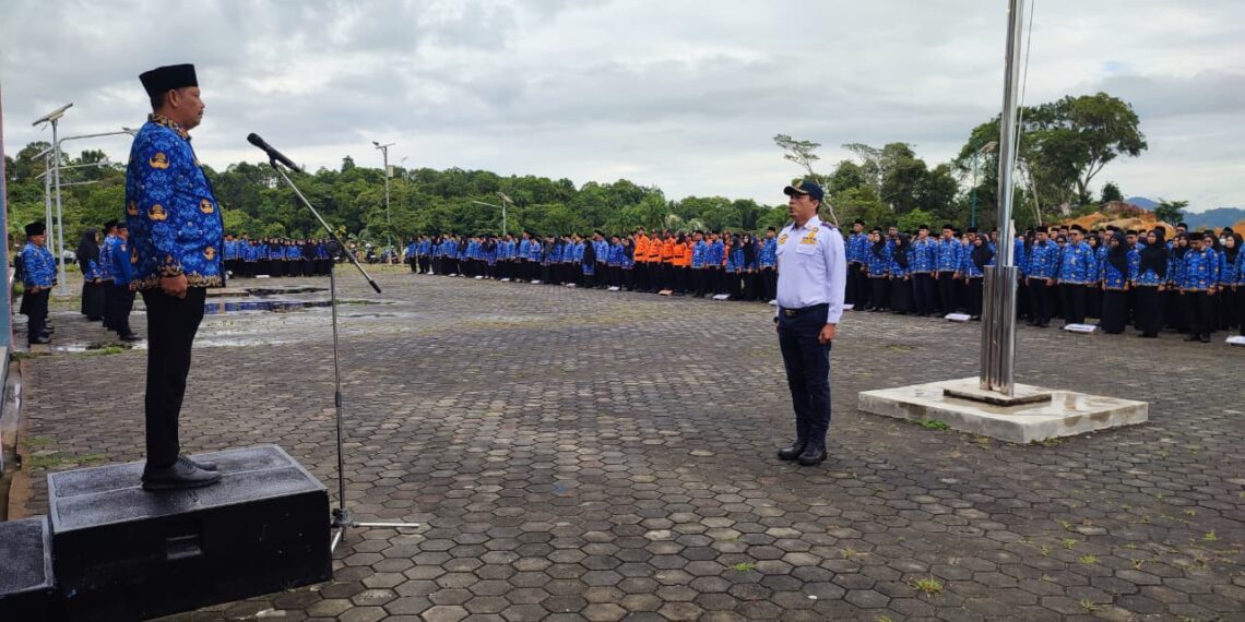 Sekda Anambas pimpinan apel Harhubnas di lapangan kantor Bupati Anambas, Rabu (17/9/2025)