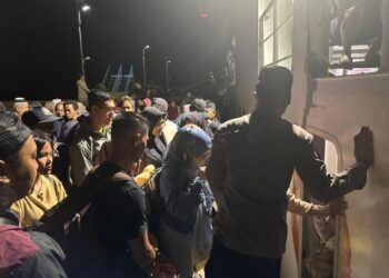 Polsek Midai Bersama Aparat Gabungan Amankan Penumpang KM Bahtera Nusantara di Pelabuhan Midai
