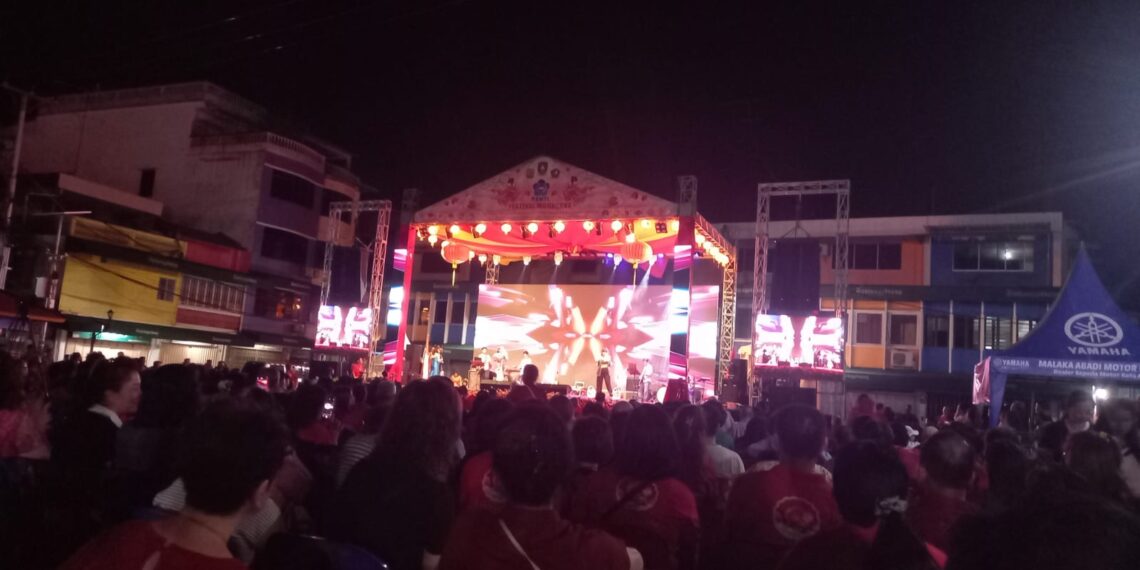 Festival Moon Cake Tanjungpinang 2025 Meriah, Ribuan Warga Padati Jalan Merdeka