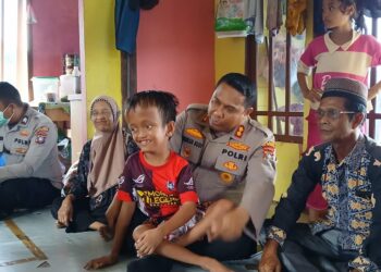 Wujud Empati, Kapolres Anambas Beri Tali Asih Kepada Ibu Sariah dan Anak Penderita Hidrosefalus