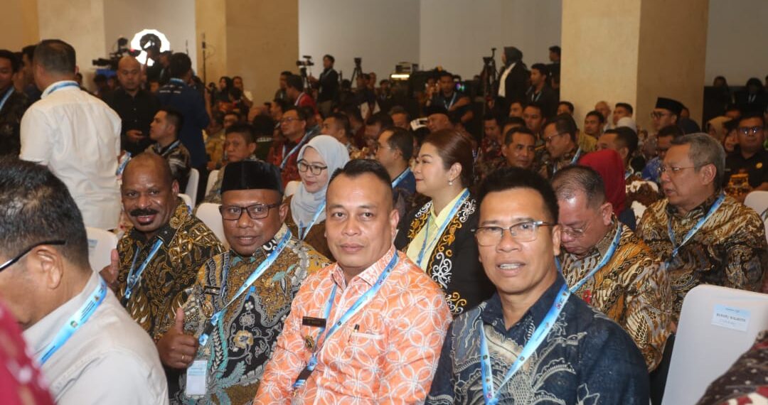 Bupati Anambas Aneng di dampingi Oleh Sekretaris Daerah Sahtiar di acara Rakornas