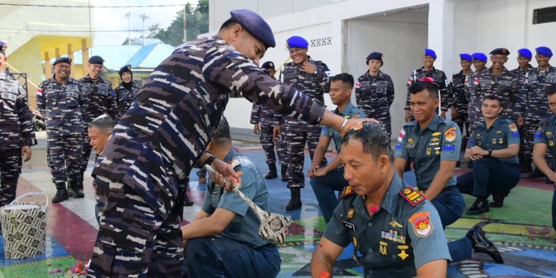 Danlanal Terampa Pimpin Upacara Kenaikan Pangkat Perwira Prajurit TNI AL.