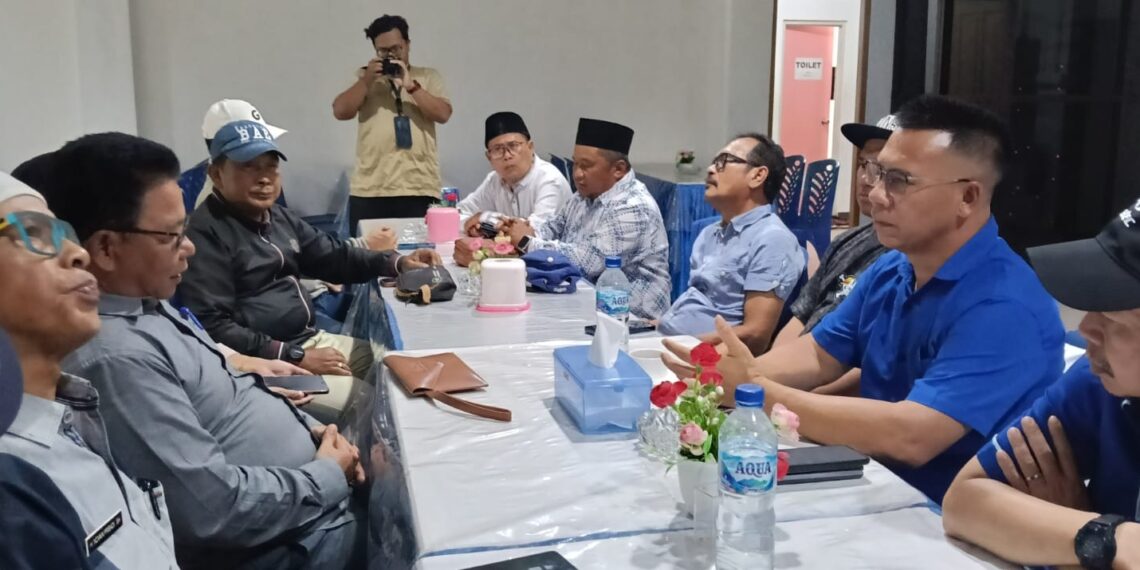 Pengurus BP3K2NA Natuna saat bersilaturahmi dan berdiskusi dengan Aneng, Bupati Anambas terkait perjuangan Pemekaran Provinsi Khusus Kepulauan Natuna Anambas saat melakukan kunjungan kerja ke Kabupaten Natuna