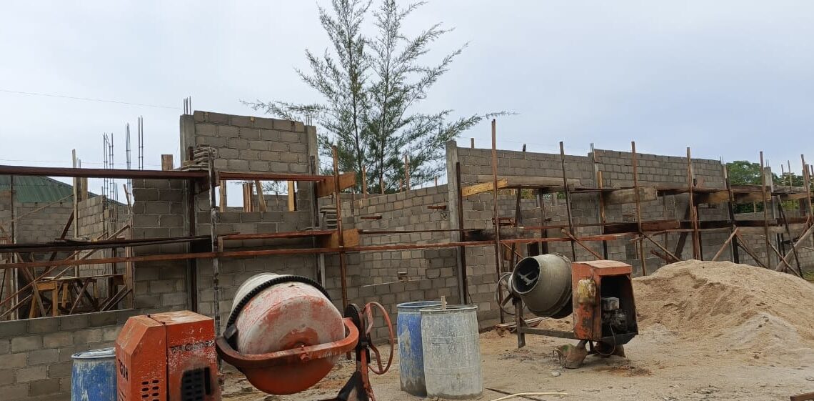 (Potret ranaipos.com_heri) Tahap pelaksanaan pekerjaan Ruang Rawat Inap (RSUD) Jemaja