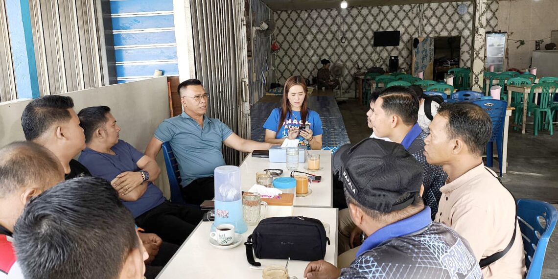 Bupati Anambas, Aneng saat ngopi dan sarapan pagi bareng insanpers yang tergabung bersama PWI dan PJN Natuna