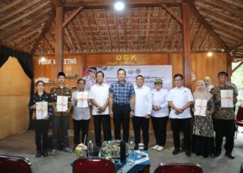 Dampingi Menko AHY Serahkan Sertipikat di Gunungkidul, Wamen Ossy : Ini Wujud Nyata Kolaborasi