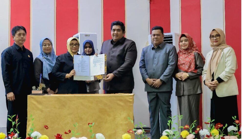 Bupati Bintan Roby Sampaikan Pendapat Akhir Ranperda BPR dan Perubahan APBD 2025