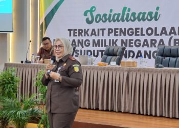 Wakil Kepala Kejaksaan Tinggi Kepulauan Riau Irene Putrie saat menjadi narasumber pada kegiatan sosialisasi terkait Pengelolaan BMN dari Sudut Pandang Hukum yang diselenggarakan Badan Pengusahaan Kawasan Perdagangan Bebas dan Pelabuhan Bebas Bintan Wilayah Kabupaten Bintan