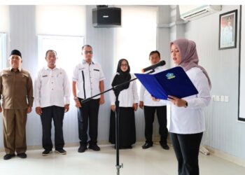 Wabup Deby Maryanti saat mepantik 17 Pejabat diblingkungan Pemerintah Kabupaten Bintan