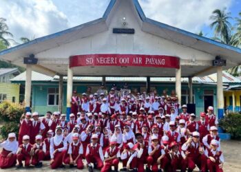 Tanamkan Disiplin Sejak Dini, Babinkamtibmas Pulau Laut Gelar Go To School di SDN 001 Air Payang