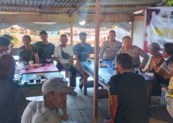 Jumat Curhat, Polres Natuna Tampung Aspirasi dan Beri Pesan Keselamatan Melaut ke Nelayan Pering