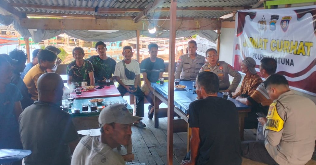 Jumat Curhat, Polres Natuna Tampung Aspirasi dan Beri Pesan Keselamatan Melaut ke Nelayan Pering