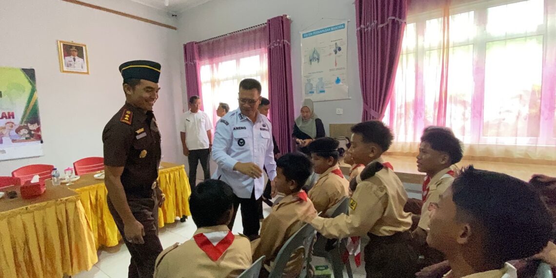 Ruang Laboratorium Mendadak Hening, Ratusan Siswa SMPN 05 Bukit Tambun Ikuti Program Jaksa Masuk Sekolah