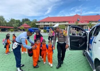 Satlantas Polres Natuna Edukasi Polisi Sahabat Anak di Operasi Zebra Seligi 2025