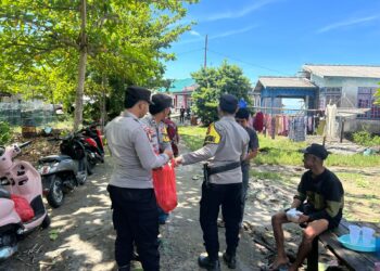 Polsek Serasan Gelar Jumat Berkah di Desa Tanjung Setelung