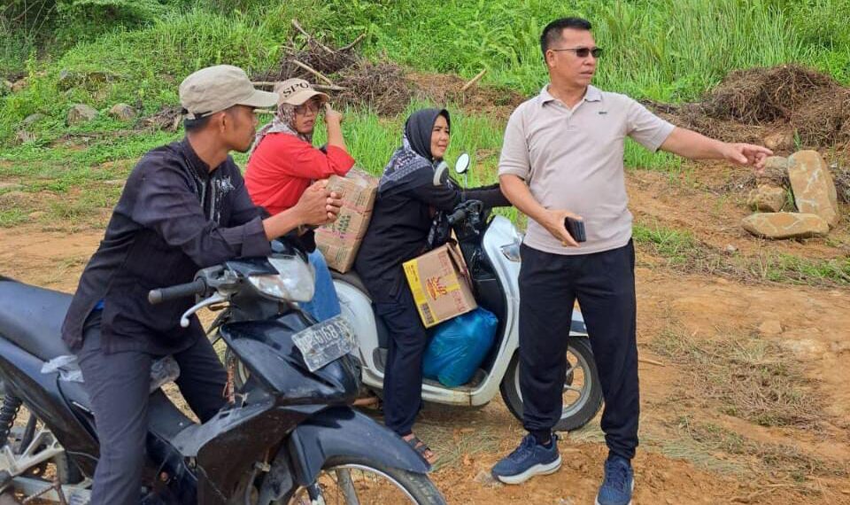 Bupati Aneng Tinjau Pembangunan Jalan Mampok–Batu Berapit, Warga Sudah 15 Tahun Menanti