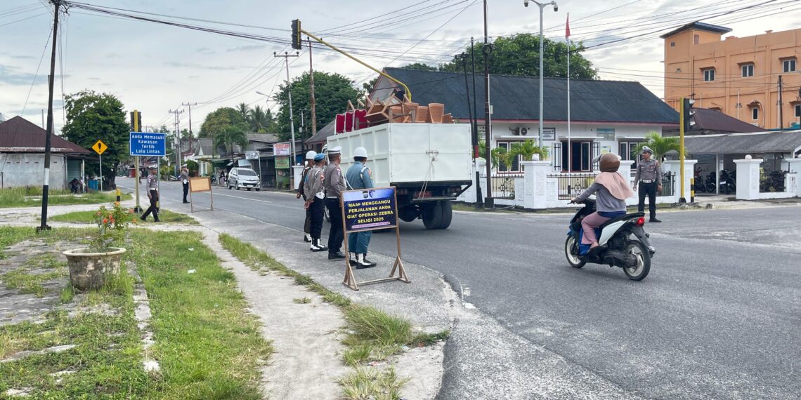 Satlantas Polres Natuna Gelar Patroli dan Pengaturan Lalu Lintas dalam Operasi Zebra Seligi 2025